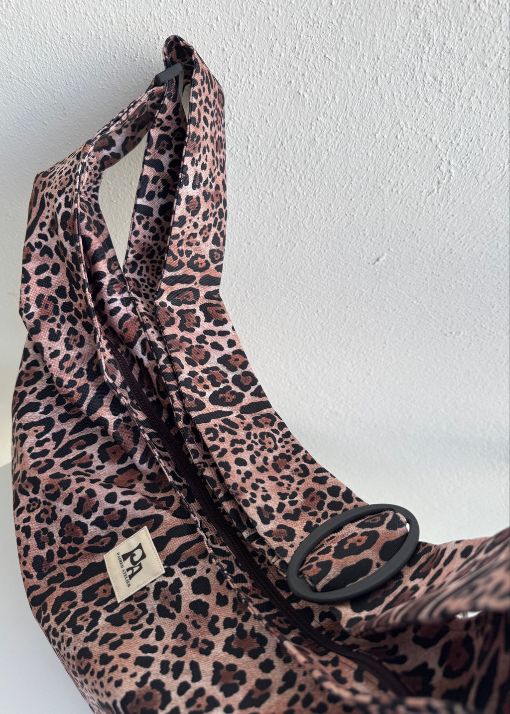 Crossbody Bag Large Premium Leo +dragkedja & spänne